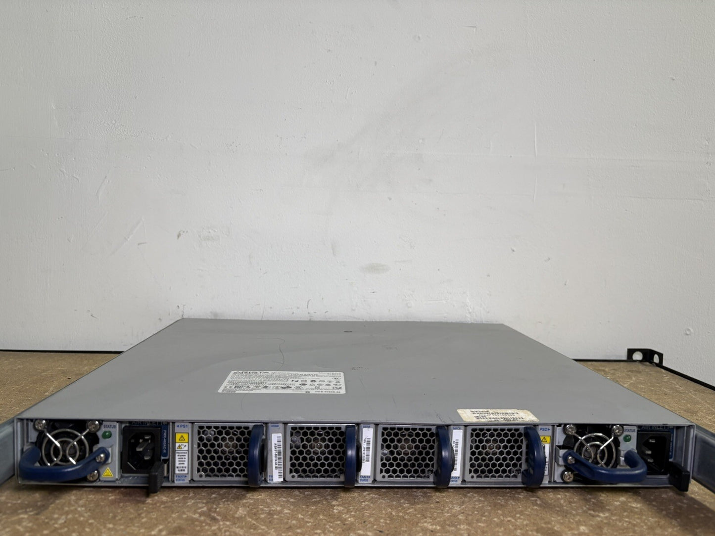 Arista DCS-7050S-52-R 52-Port 10GbE SFP+ Layer 3 Switch R-F Airflow Dual PSU