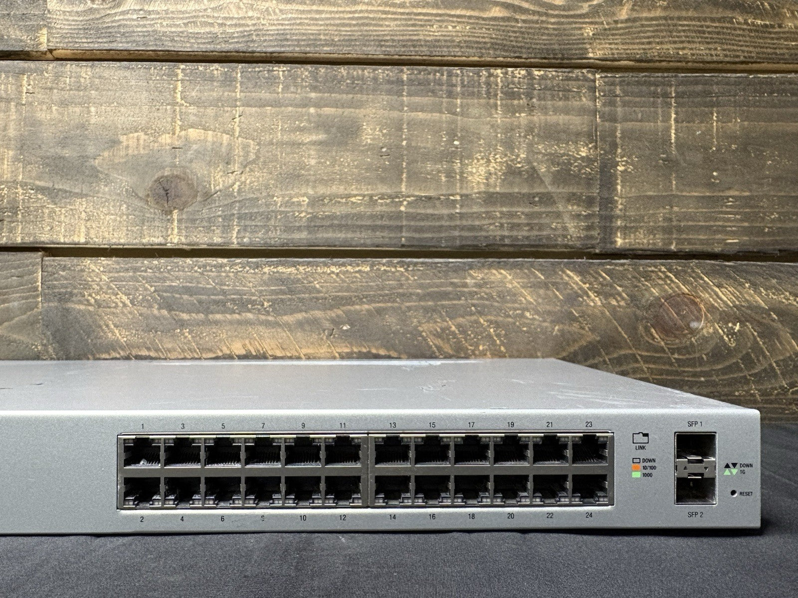 Ubiquiti Networks UniFi US-24 24 Ports Gigabit Ethernet Switch