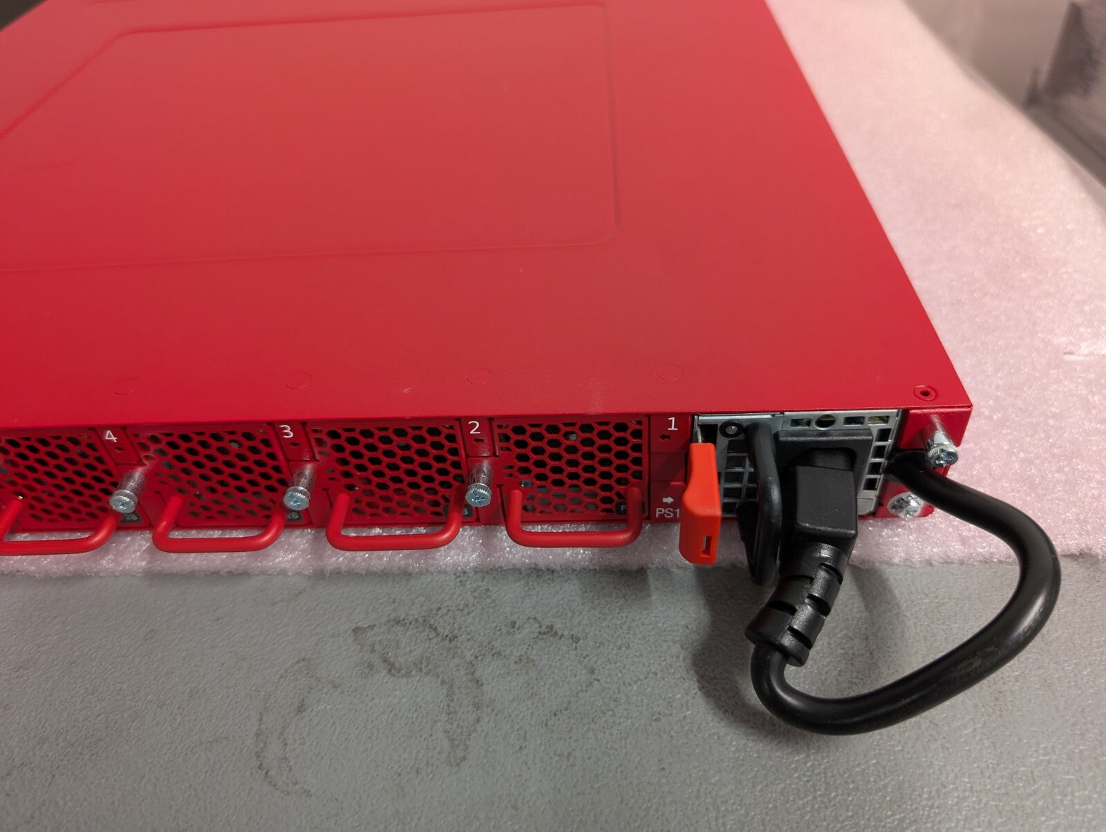 Edge-Core AS7772-32X-A-AC-F-G-HVDC 32-Port 100GbE Data Center Switch W/ ONIE