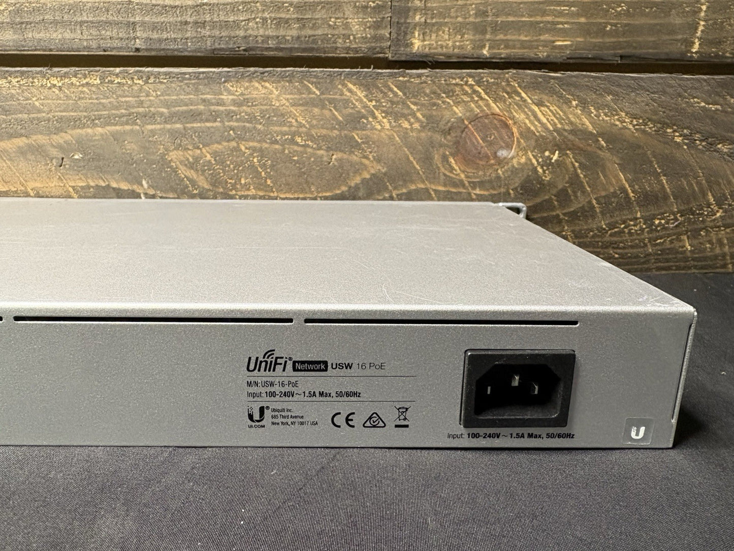 Ubiquiti UniFi USW-16-POE 16-Port Gigabit PoE Ethernet Switch *COSMETIC