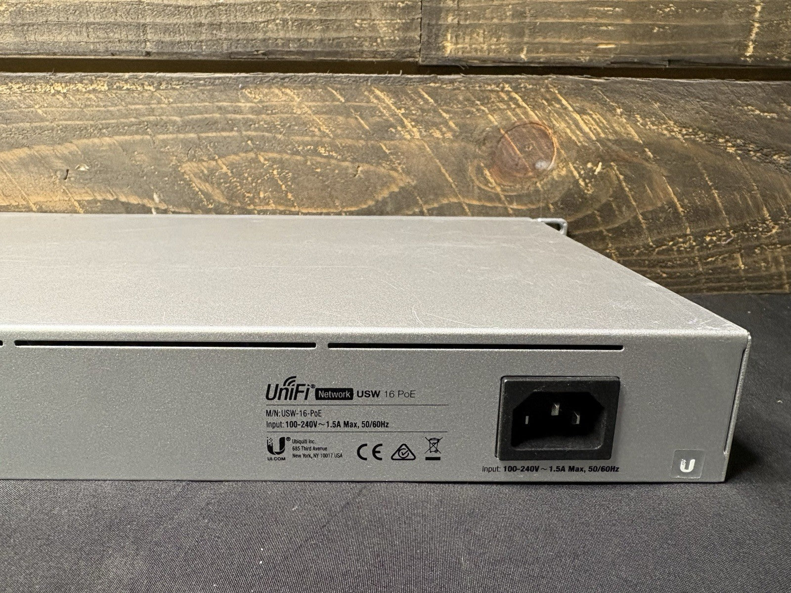 Ubiquiti UniFi USW-16-POE 16-Port Gigabit PoE Ethernet Switch *COSMETIC