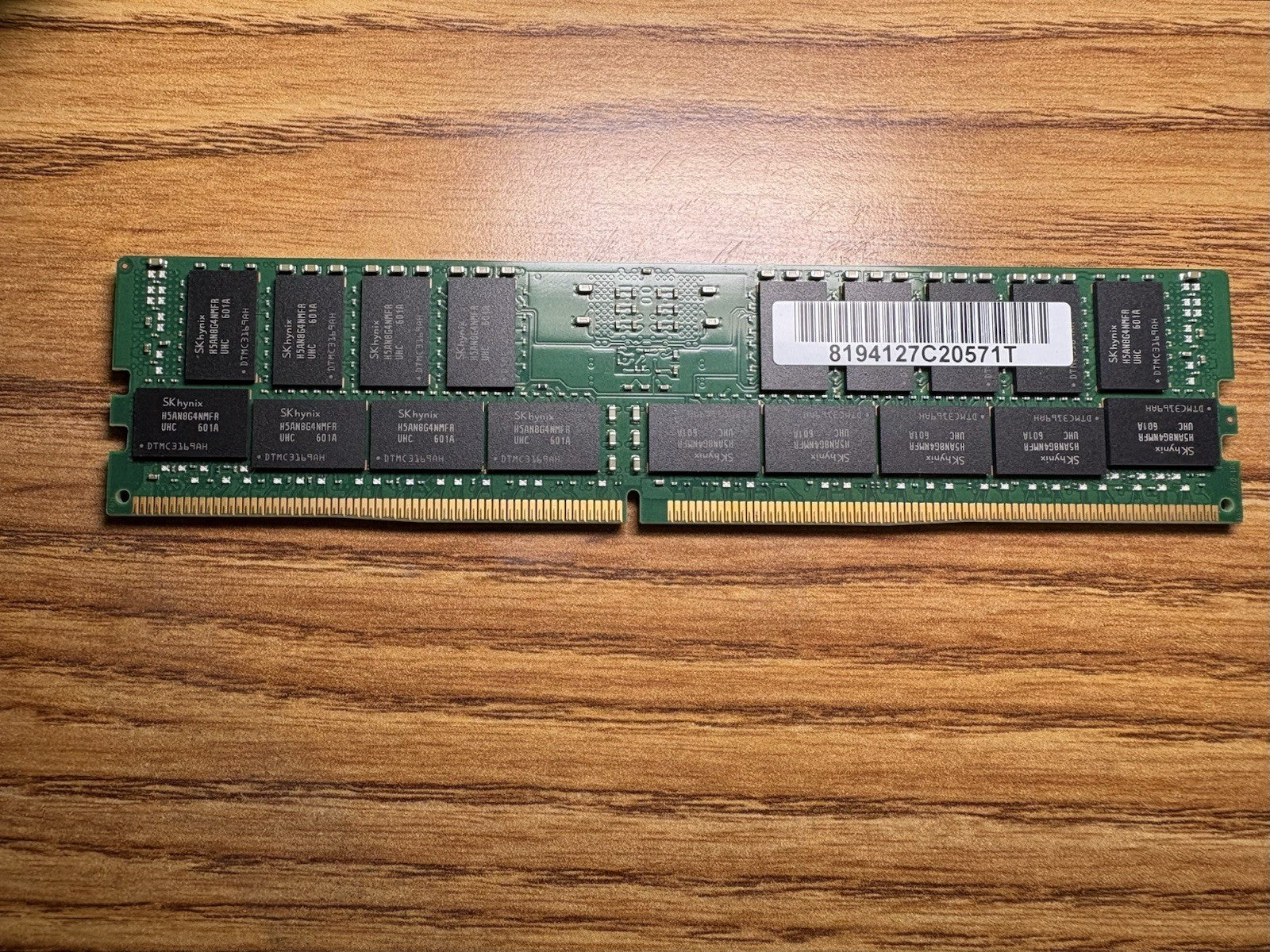 SK HYNIX DDR4 RAM (1x32GB) 2Rx4 PC4-2400T-RB1-10 (HMA84GR7MFR4N-UH)