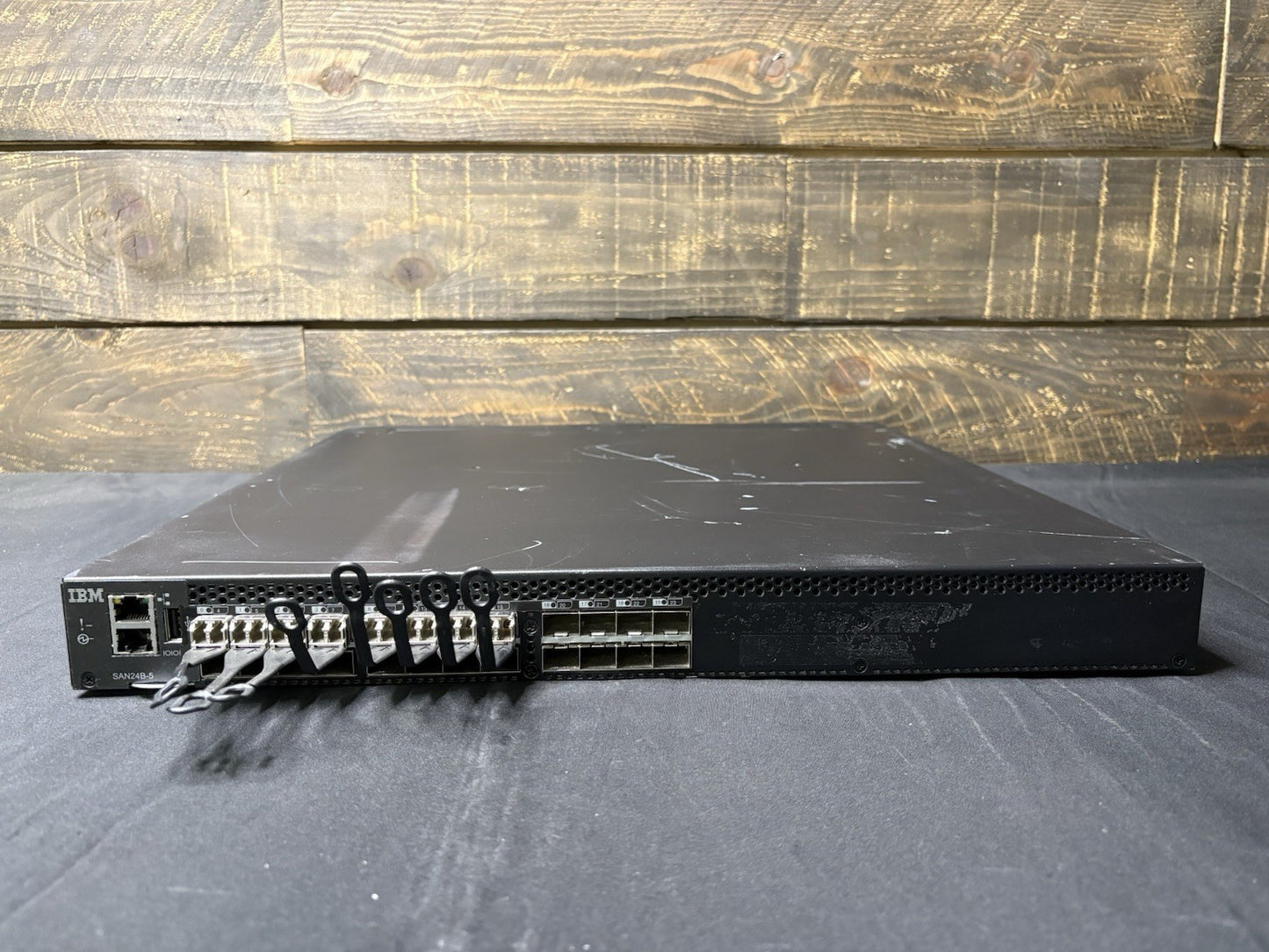 IBM Brocade Fibre Channel Switch SAN24B-5 IB-6505-12-2000-0R