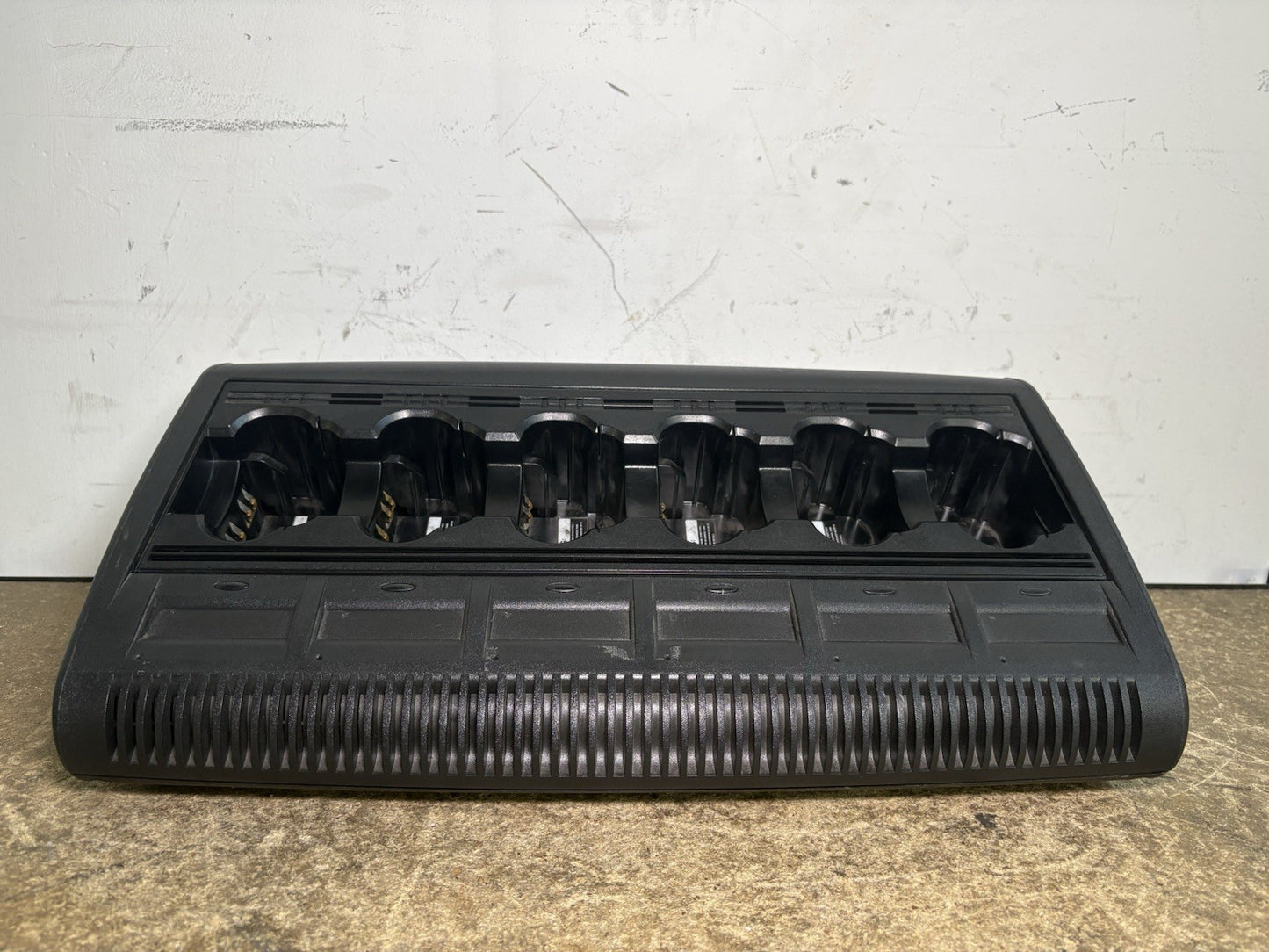 Motorola IMPRES WPLN4121BR Multi-Unit Bank Charger MTS2000 HT1000 XTS5000