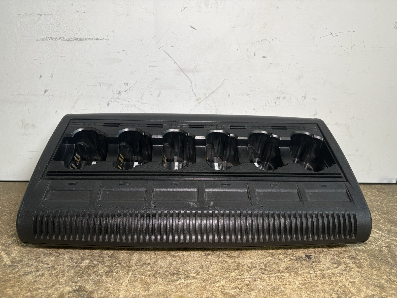 Motorola IMPRES WPLN4121BR Multi-Unit Bank Charger MTS2000 HT1000 XTS5000