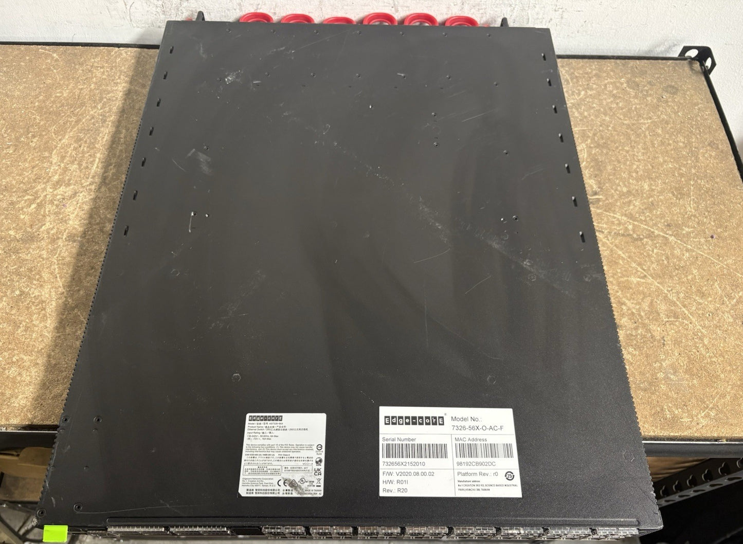 EDGE-CORE Networks 7326-56X-O-AC-F Switch