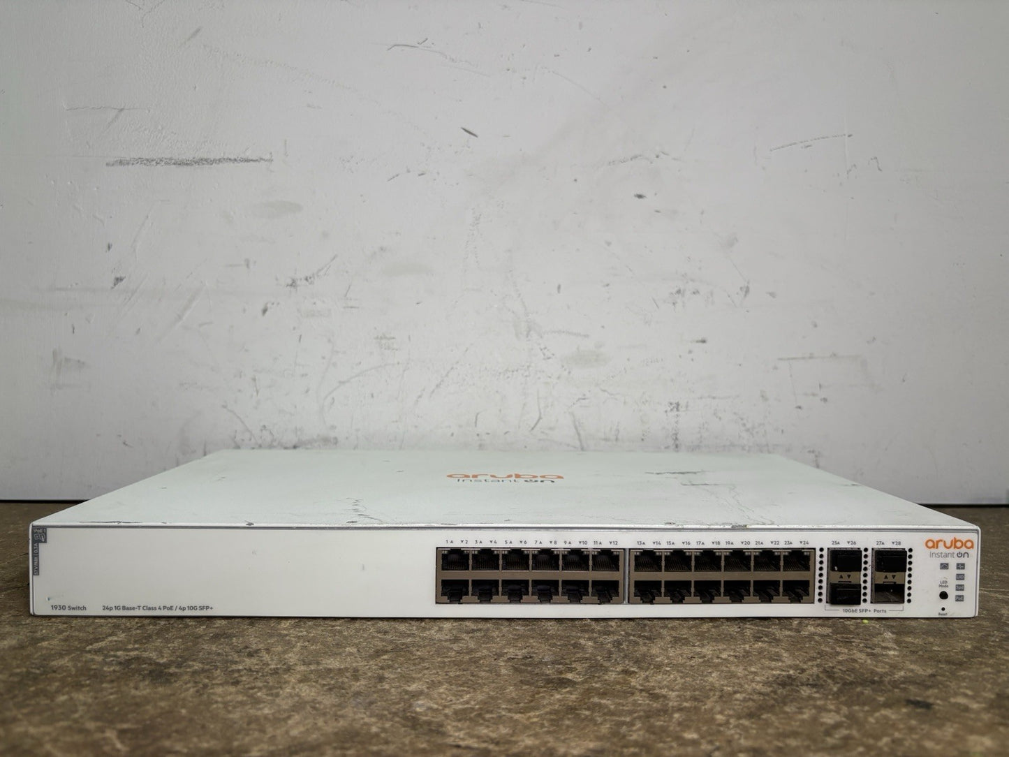 HPE Aruba Instant On JL684A 1930 24P 1G Base T Class 4 POE 4P 10G SFP+