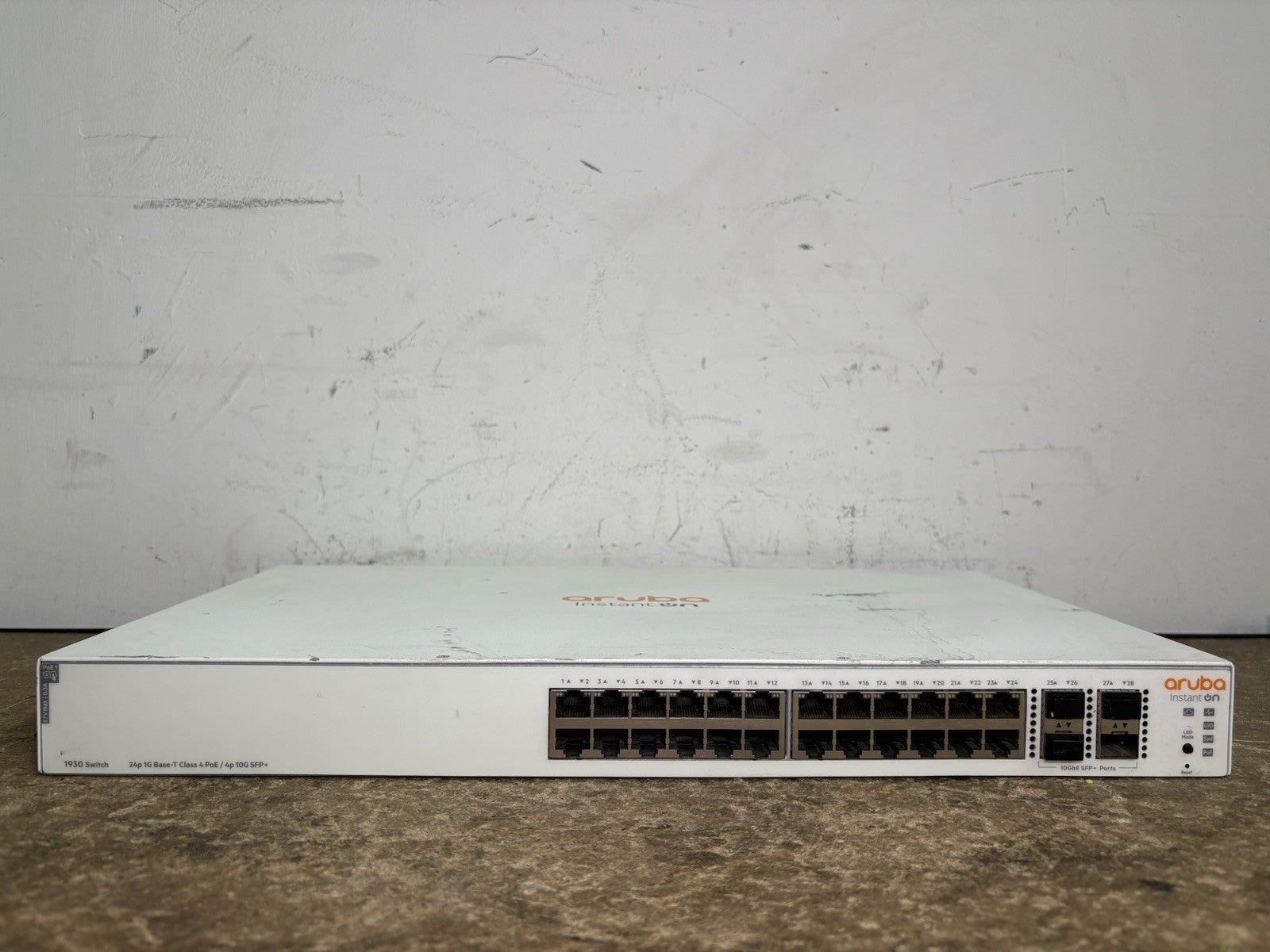 HPE Aruba Instant On JL684A 1930 24P 1G Base T Class 4 POE 4P 10G SFP+