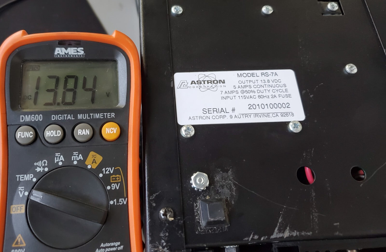 Astron RS-7A Power Supply - Black Output 13.8 VDC 7AMPS