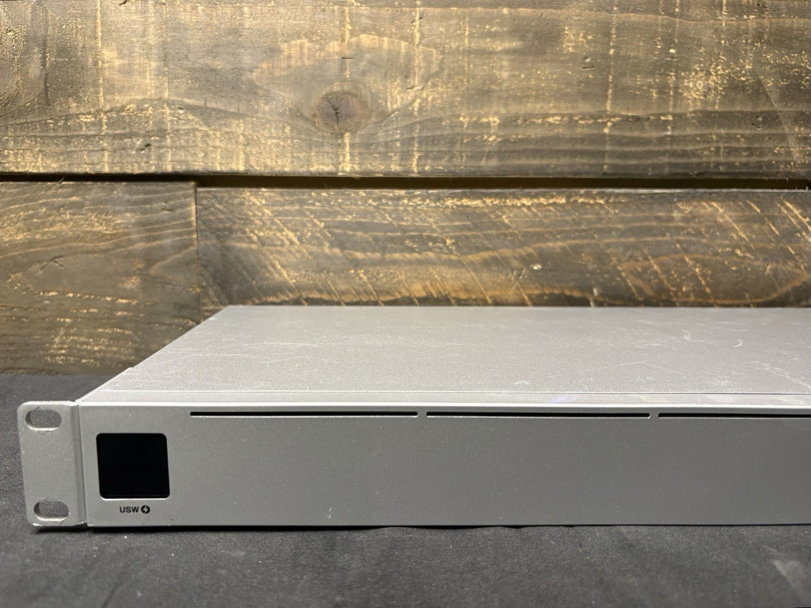 Ubiquiti UniFi USW-16-POE 16-Port Gigabit PoE Ethernet Switch *COSMETIC