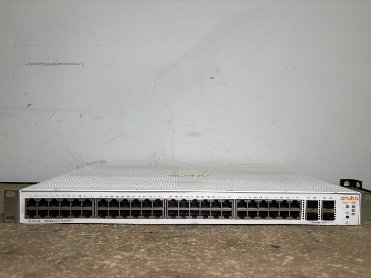JL685-60001 aruba Instant On 48p 1G base-t / 4p 10G SFP+ 1930 switch (JL685A)