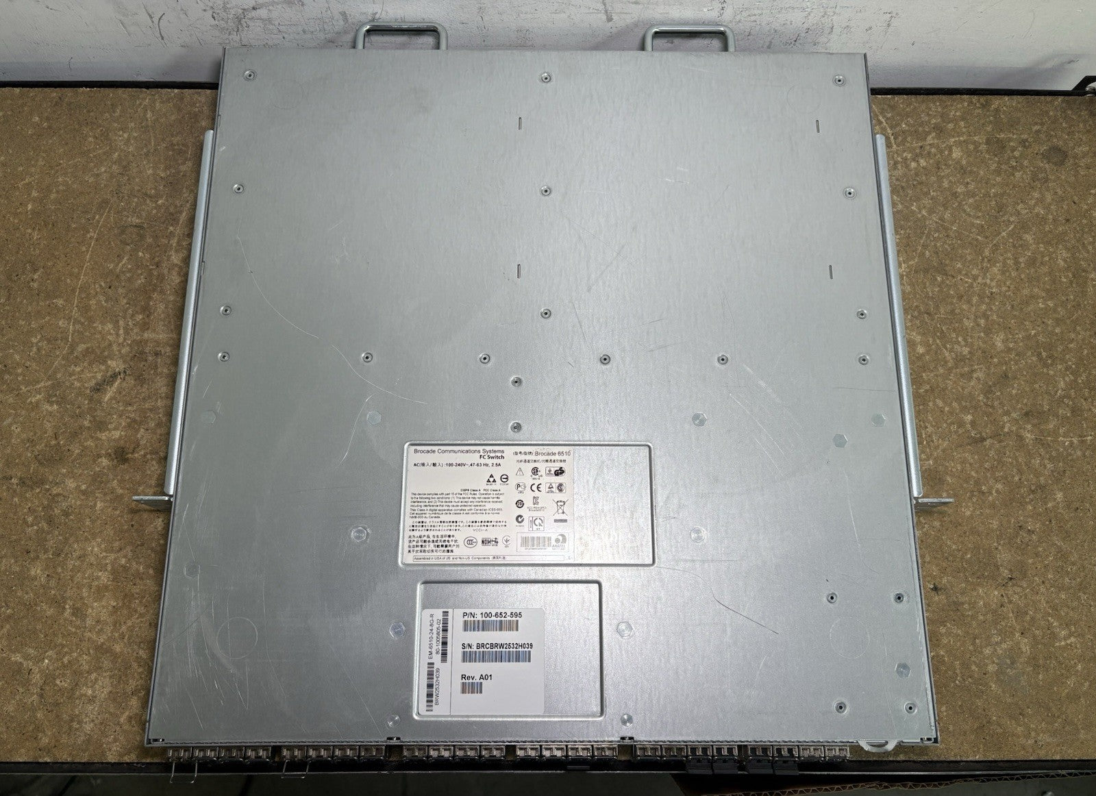 EMC Brocade DS-6510B 48x 8Gb SFP+ FC SAN Switch EM-6510-24-8G-R (48-Active)+Lic