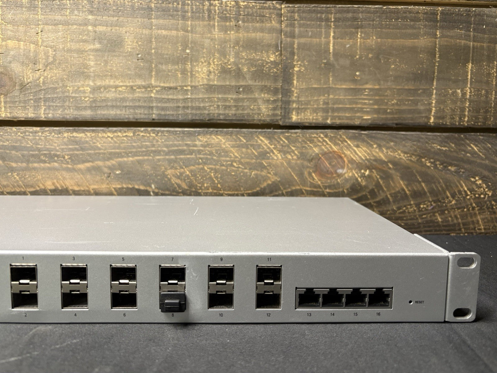 Ubiquiti Networks UniFi US-16-XG 10G 16-Port Managed Switch *Cosmetic