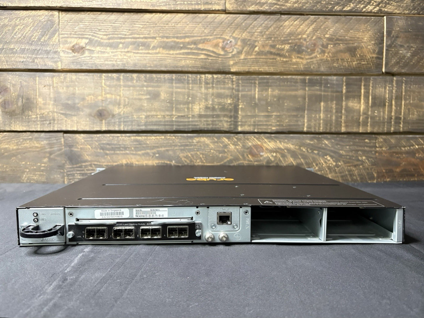 HP Aruba JL073A 3810M 24G POE+ 1-Slot Switch & 4-port stacking module *No PSU