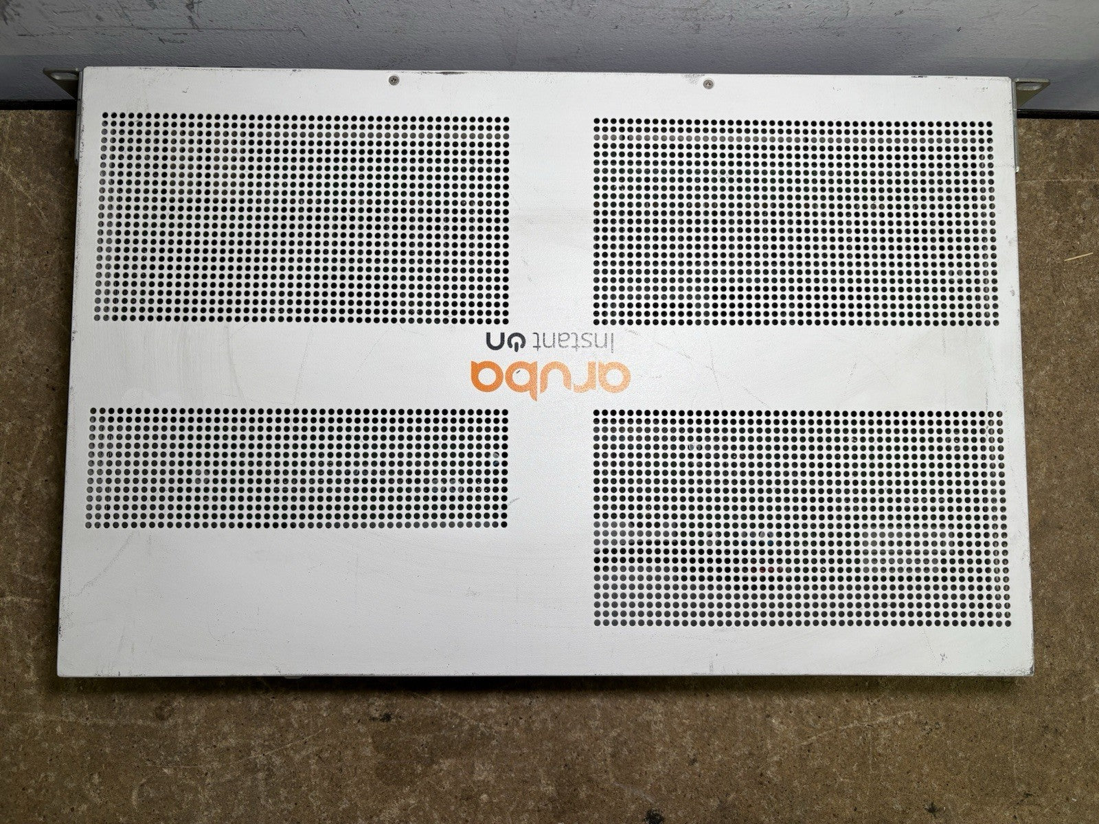 JL685-60001 aruba Instant On 48p 1G base-t / 4p 10G SFP+ 1930 switch (JL685A)
