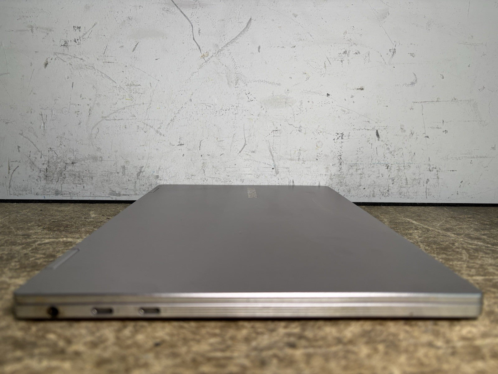 Samsung 9 Pro NP930MBE 13.3" Touch Intel Core i7-8565U 1.8GHz 16GB RAM No SSD