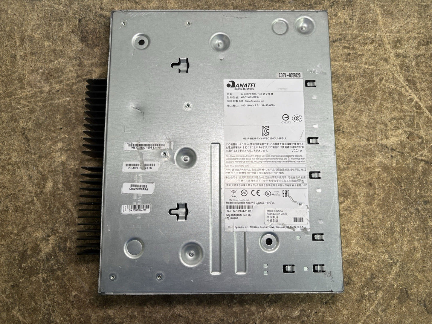 Cisco Catalyst 16-Port PoE+ Ethernet Switch WS-C2960L-16PS-LL *Cosmetic