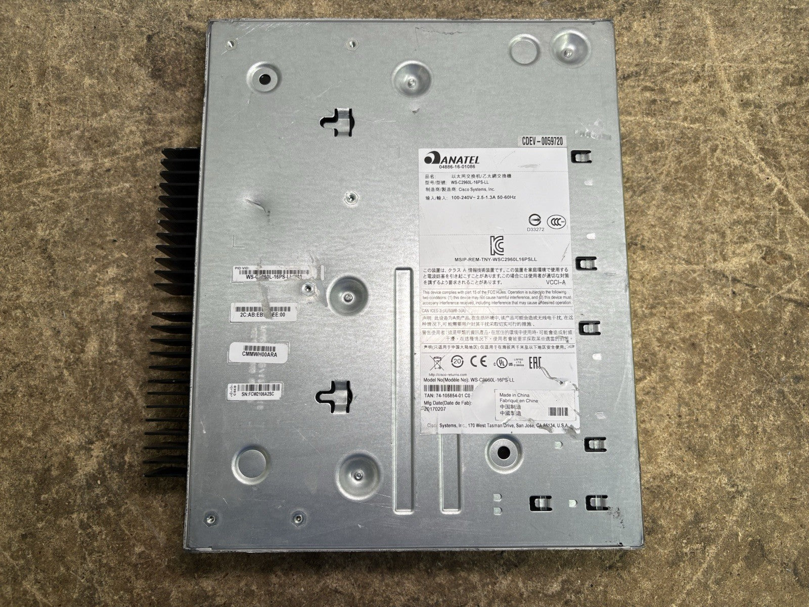 Cisco Catalyst 16-Port PoE+ Ethernet Switch WS-C2960L-16PS-LL *Cosmetic