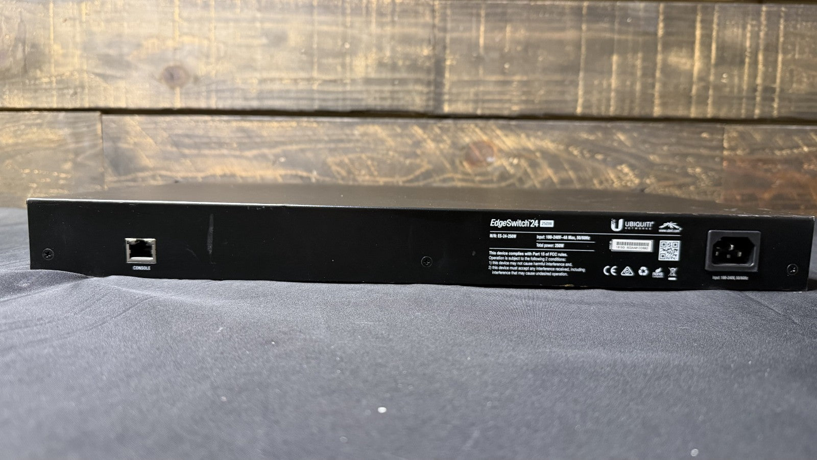 Ubiquiti Networks ES-24-250W 24 Port 250W EdgeSwitch *READ*