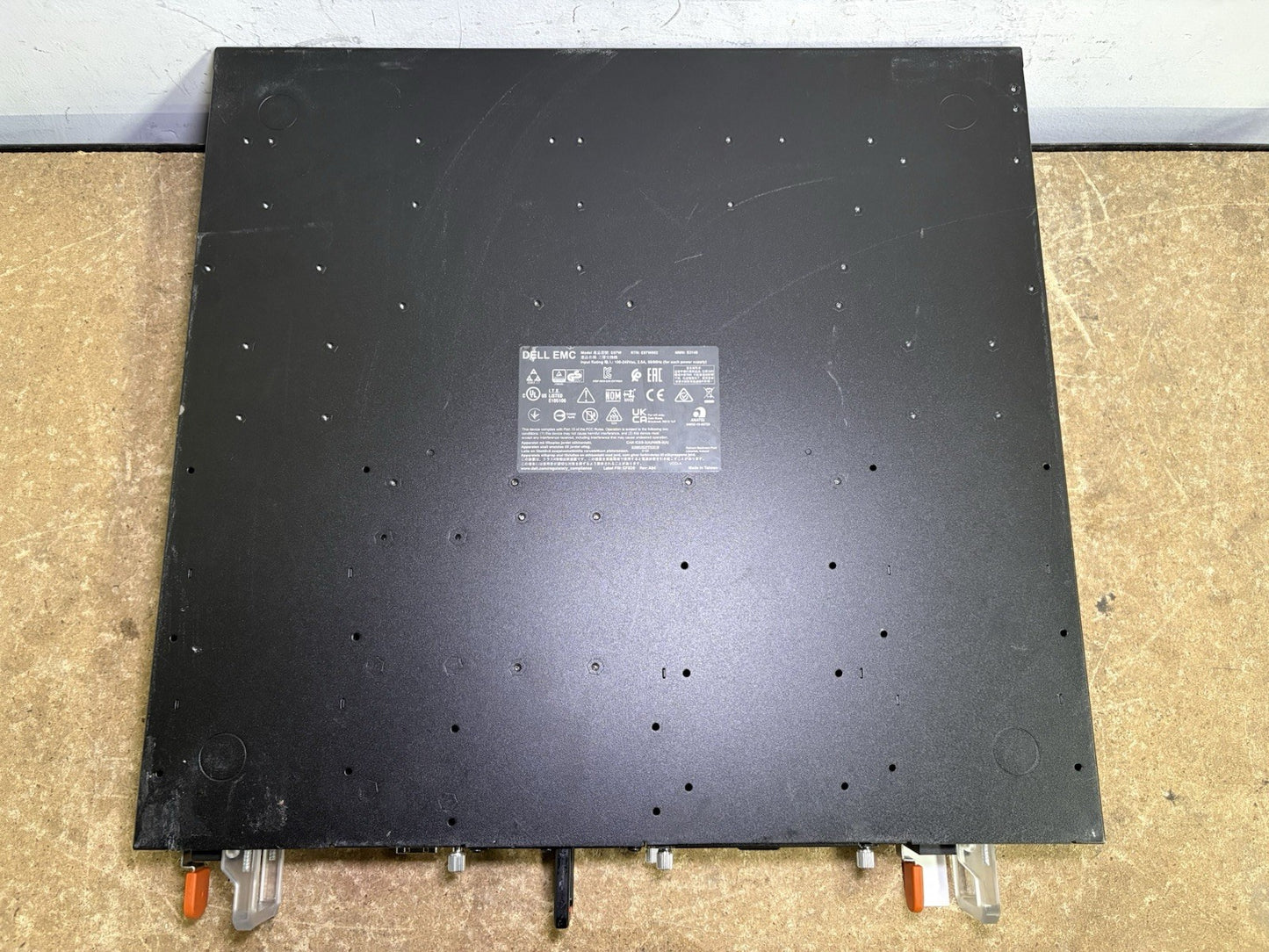 Dell EMC S3148 48-Port GbE & 2-Port SFP+  & 2-Port DP Network Switch