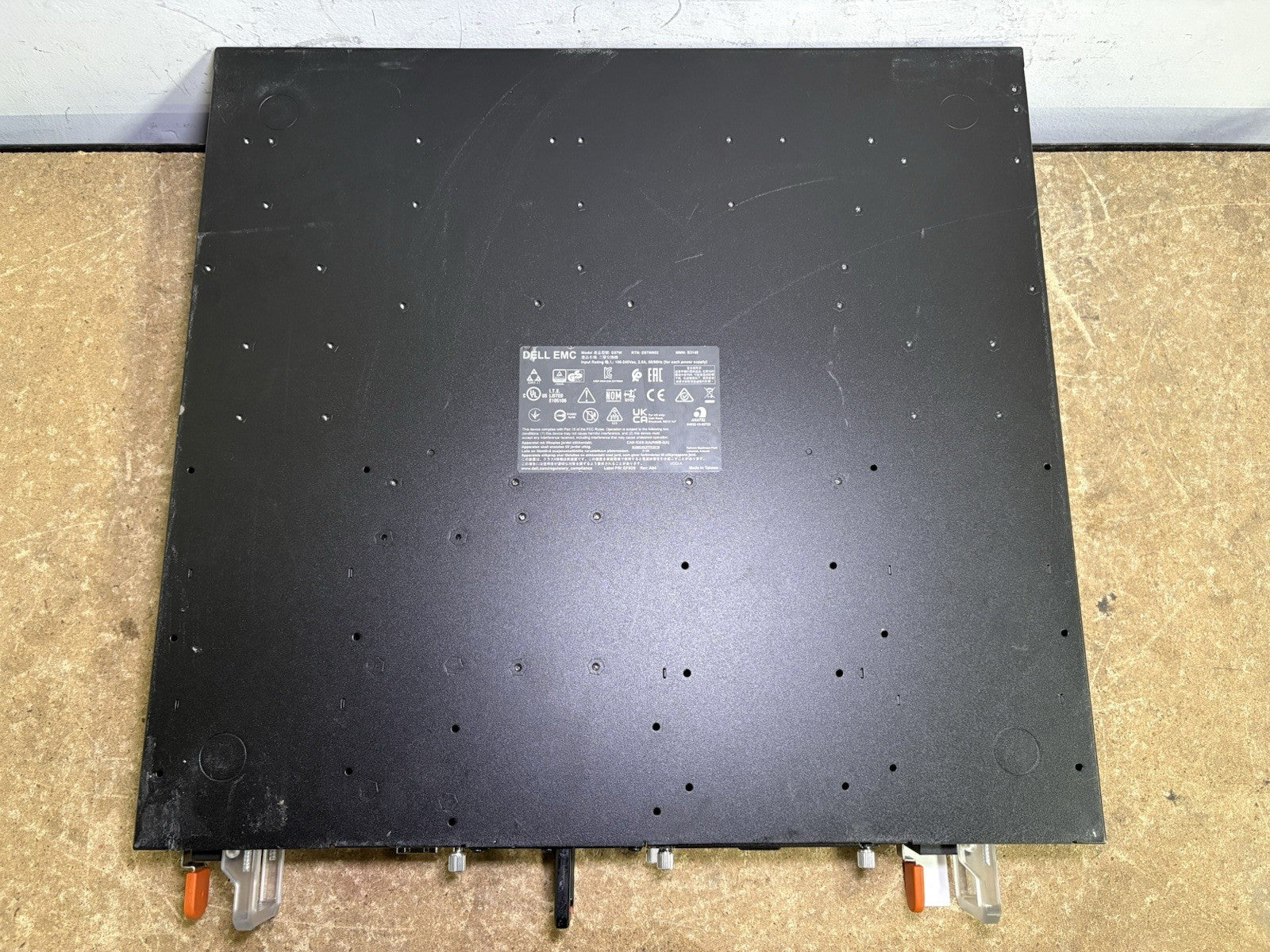Dell EMC S3148 48-Port GbE & 2-Port SFP+  & 2-Port DP Network Switch