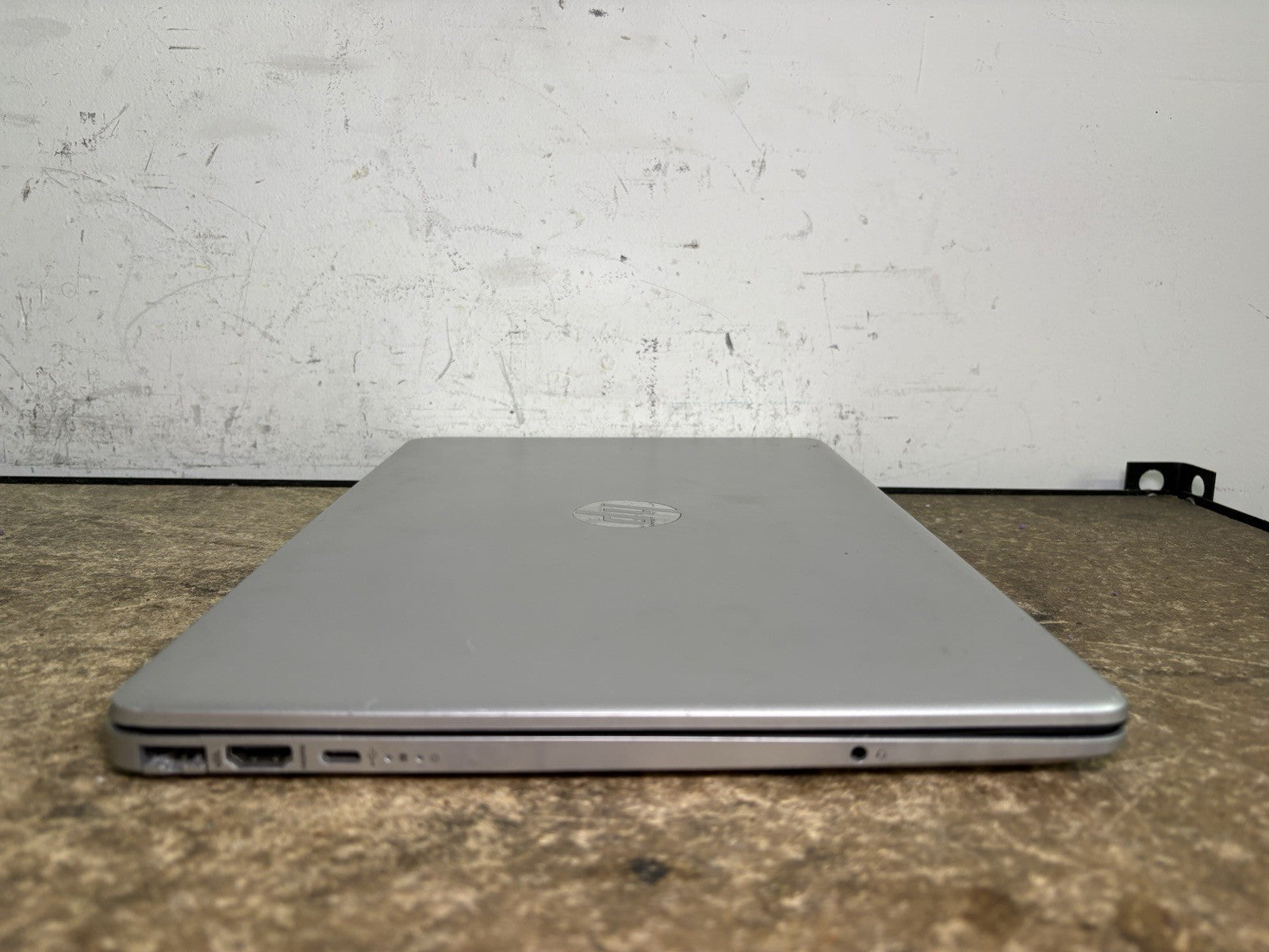 HP Laptop 15-DW0043DX i5-8265U 1.6GHz No Ram No SSD