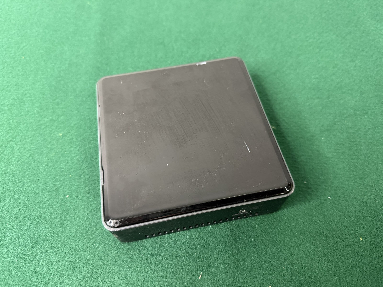 Intel NUC NUC7i3BNK i3-7100U 2.40GHz 4GB RAM, 256GB