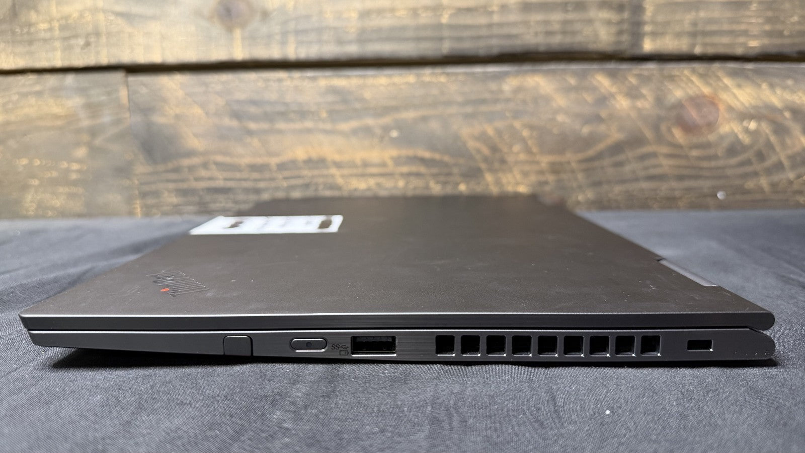Lenovo ThinkPad X1 yoga gen 4, i5-8265U 8GB RAM 256GB SSD NO OS