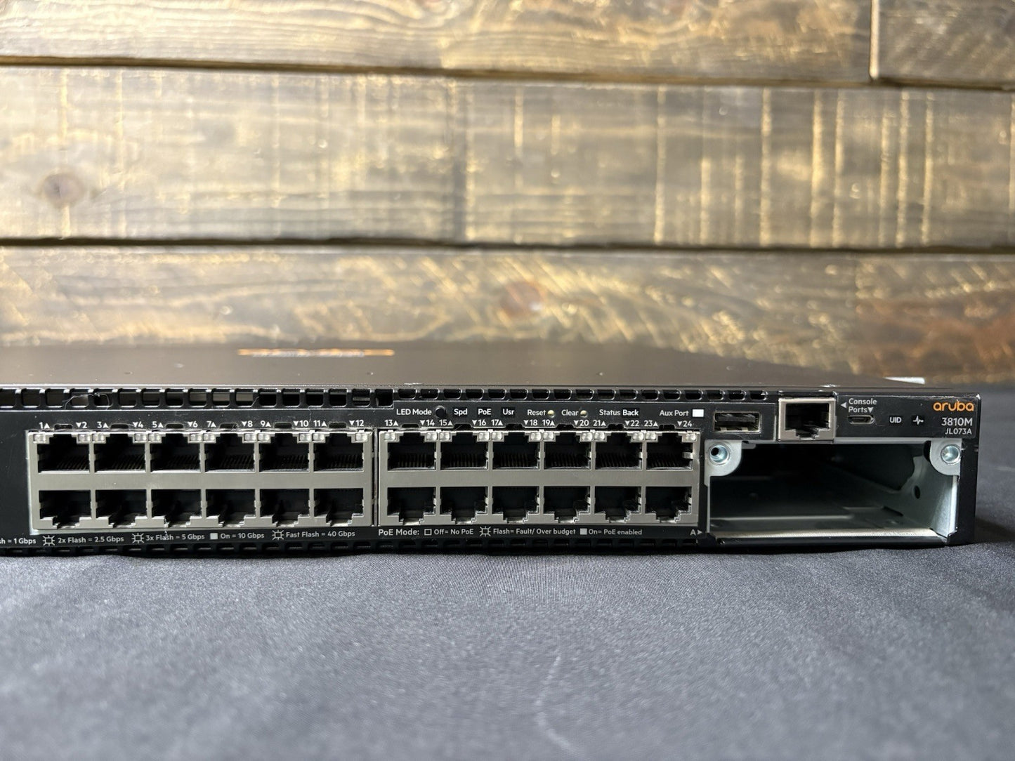 HP Aruba JL073A 3810M 24G POE+ 1-Slot Switch & 4-port stacking module *No PSU