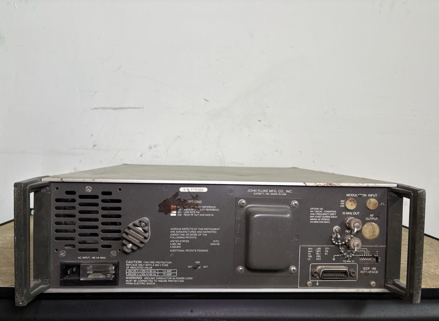 FLUKE GIGATRONICS 6062A Synthesized RF Signal Generator  100 kHz-2100 MHz