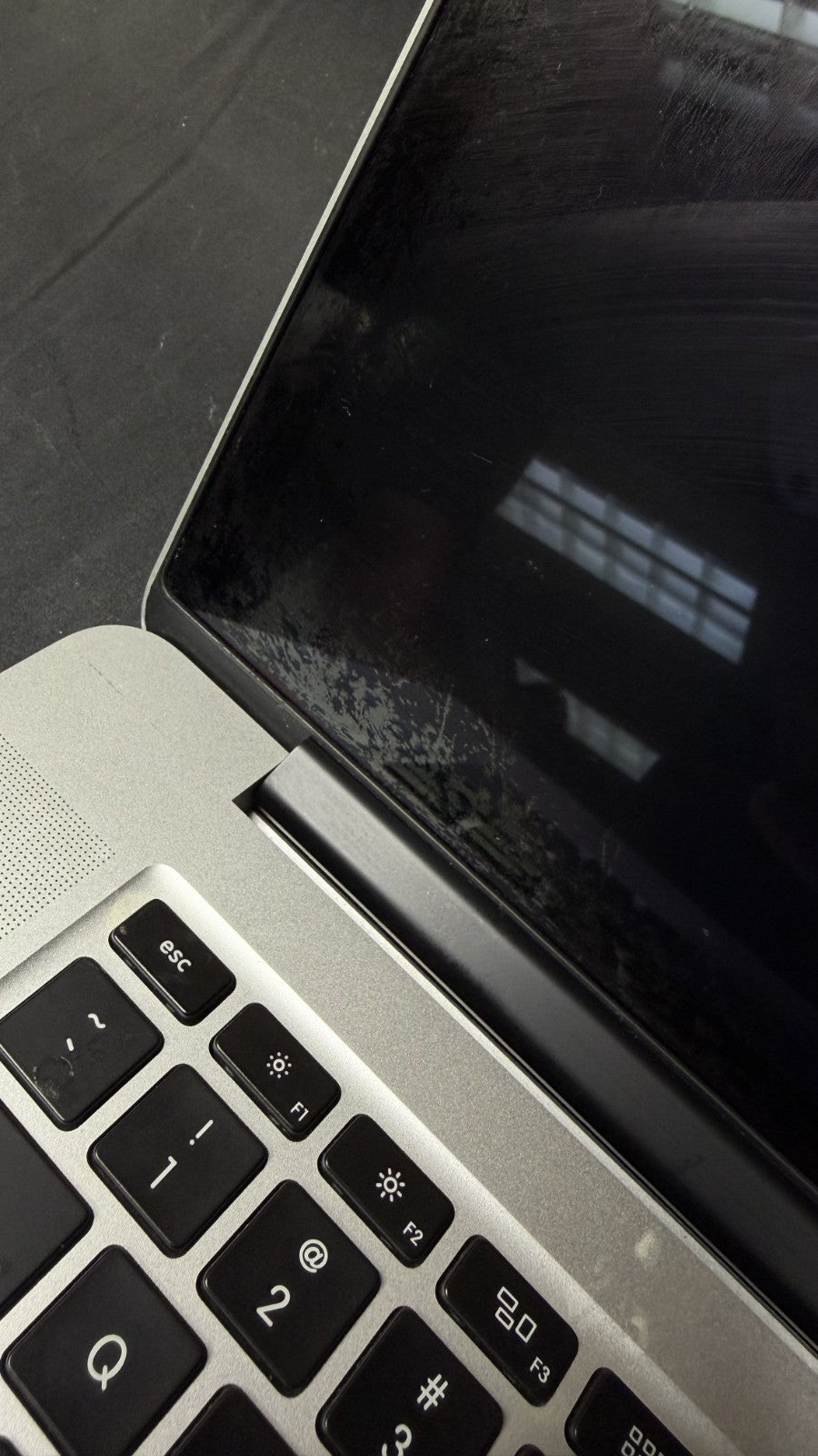Apple MacBook Pro A1398 2013 15" intel core i7 8GB RAM 250GB SSD