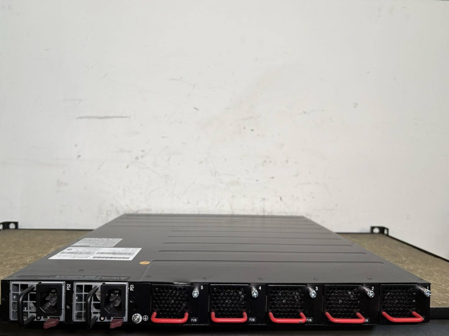 Edge-Core 6812-32X-O-AC-F 6812-32X Series 32-Port 40G SFP+ Switch W/ Dual AC
