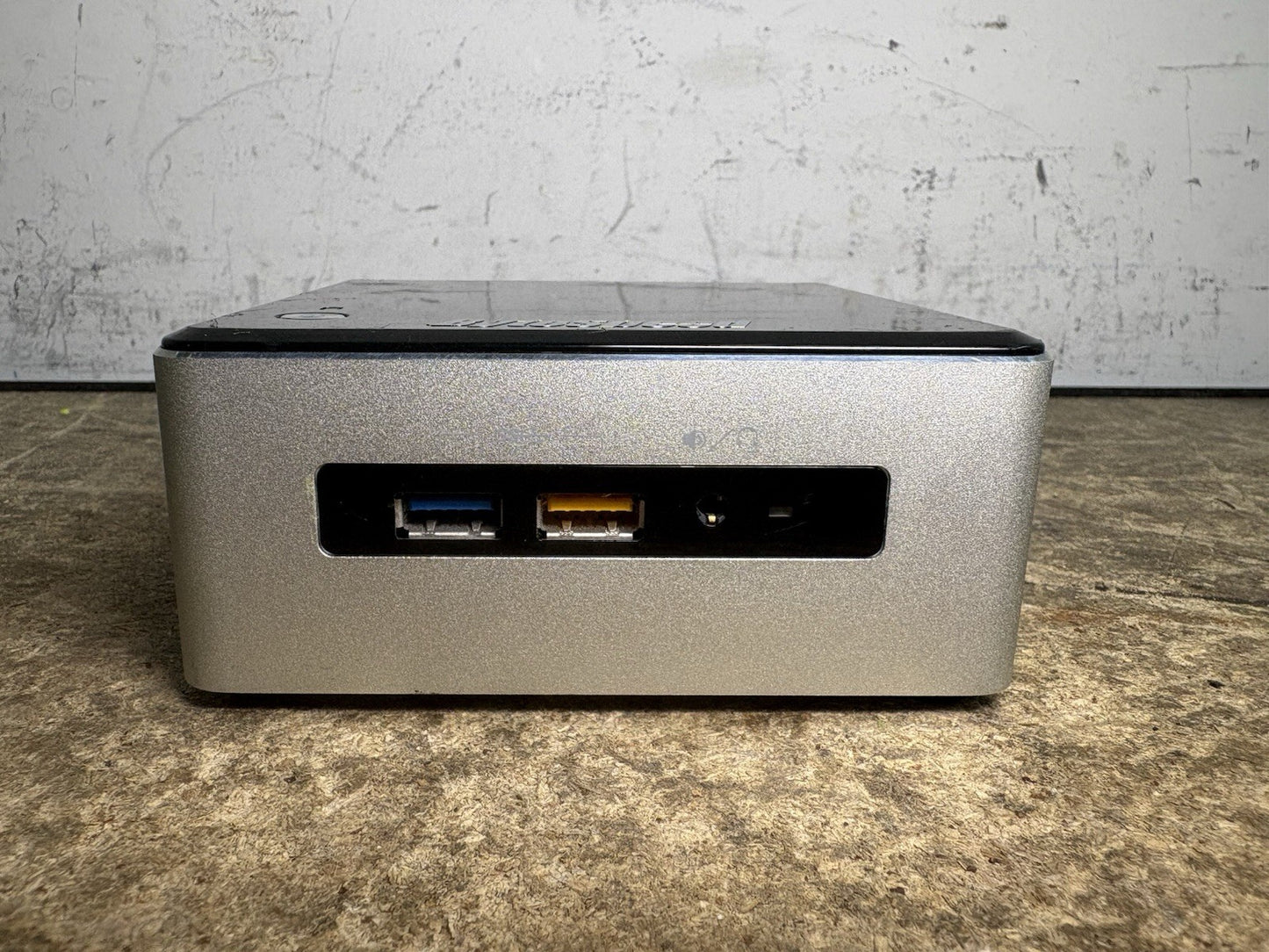 Intel NUC i3-6100U + 4GB RAM + 128GB SSD NUC6i3SYH