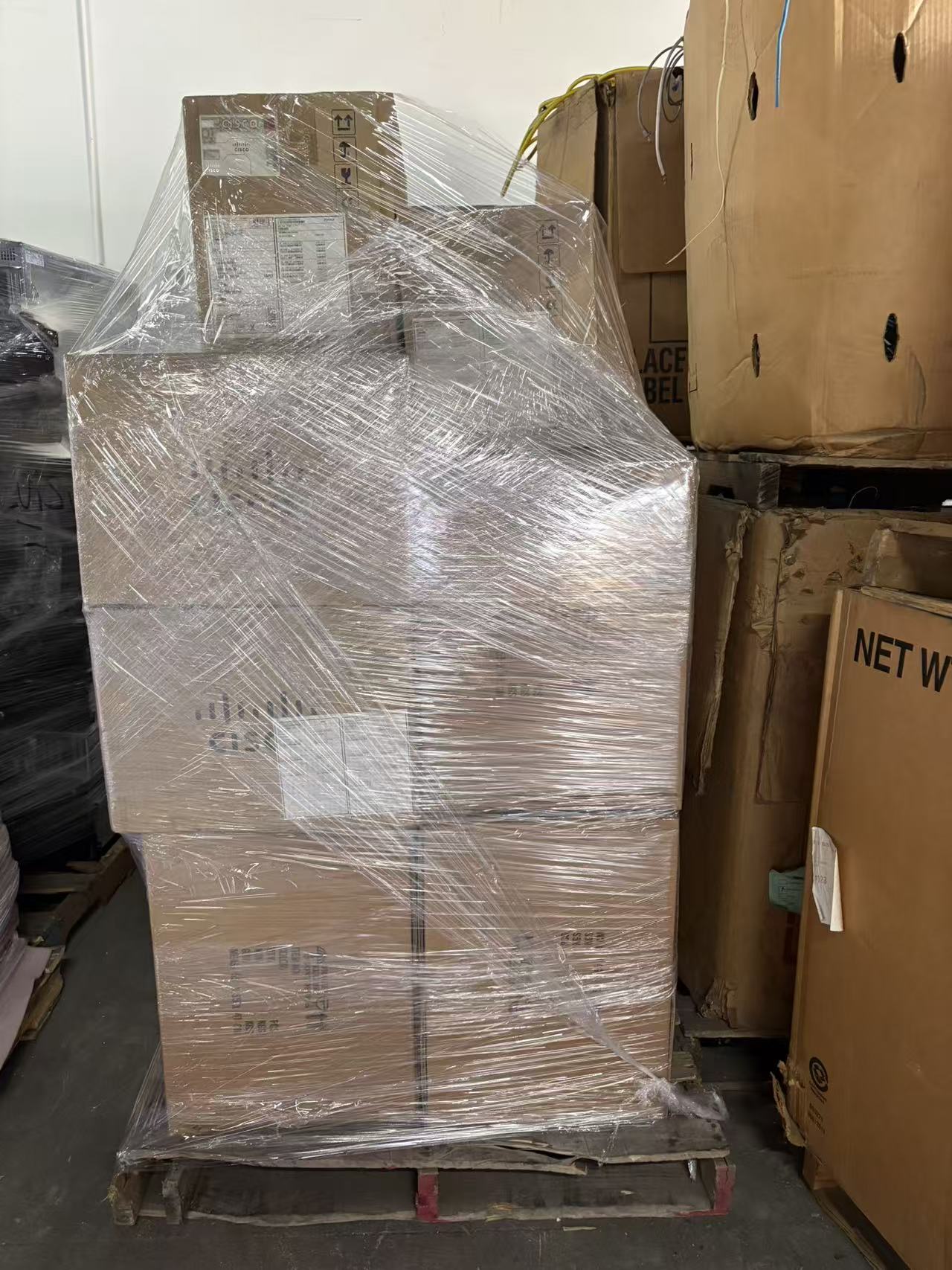 Wholesale Assortment of Docking stations and Cisco VOIP Phones