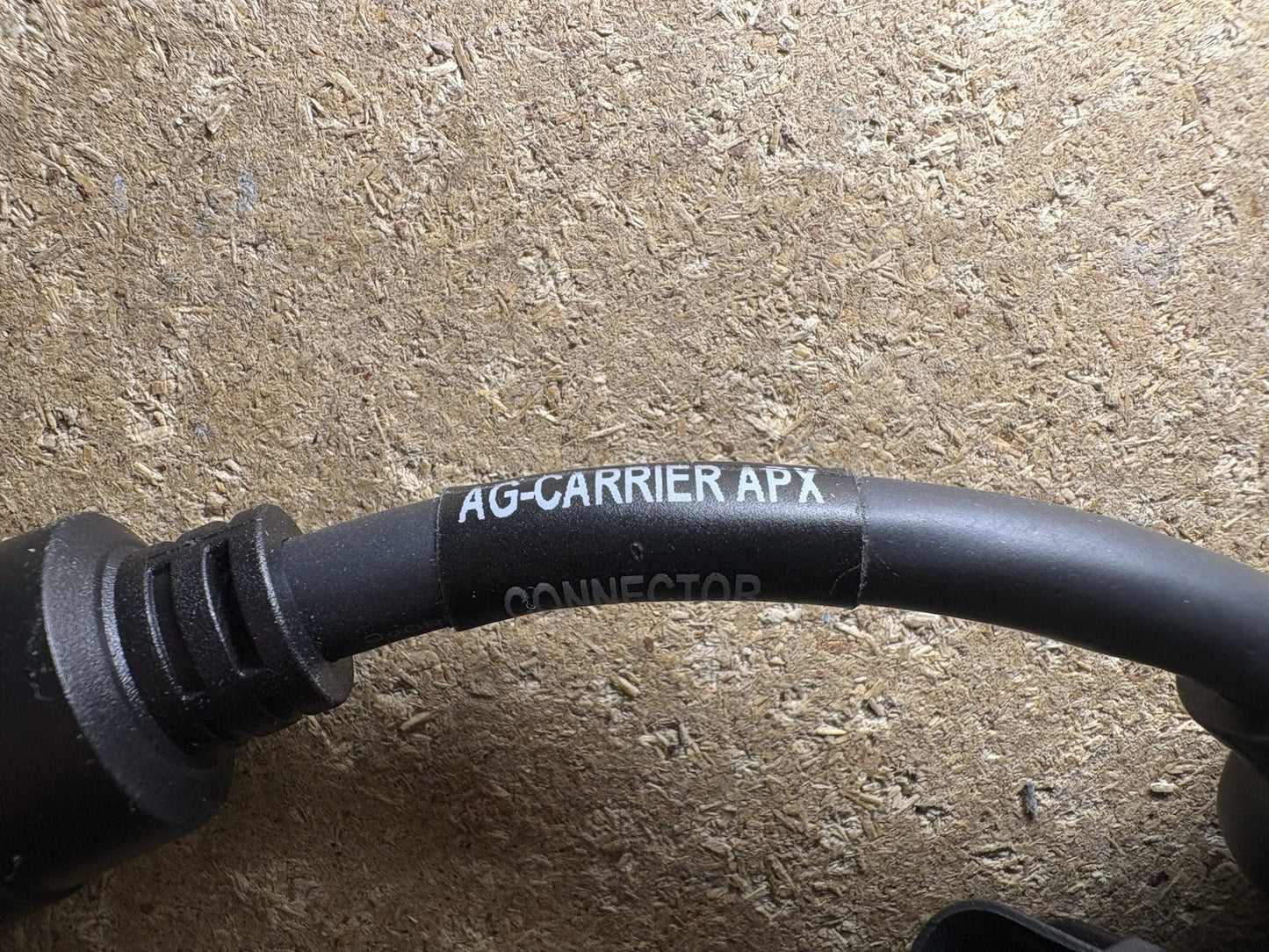 AG-CARRIER APX CONNECTOR 030-0020-05