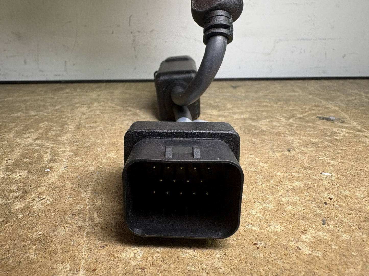 AG-CARRIER APX CONNECTOR 030-0020-05